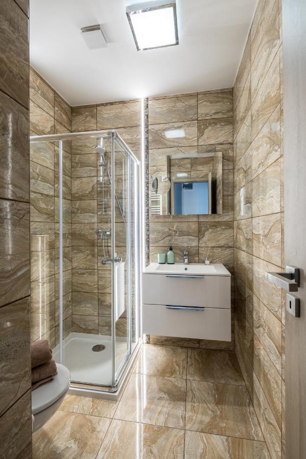 Stafetahaz Apartmanok Vac Ngoại thất bức ảnh