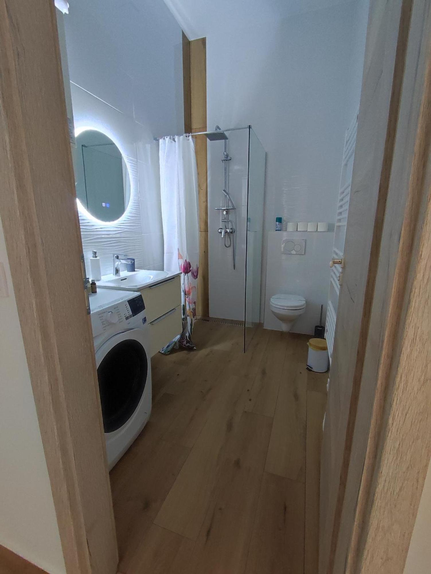 Stafetahaz Apartmanok Vac Ngoại thất bức ảnh