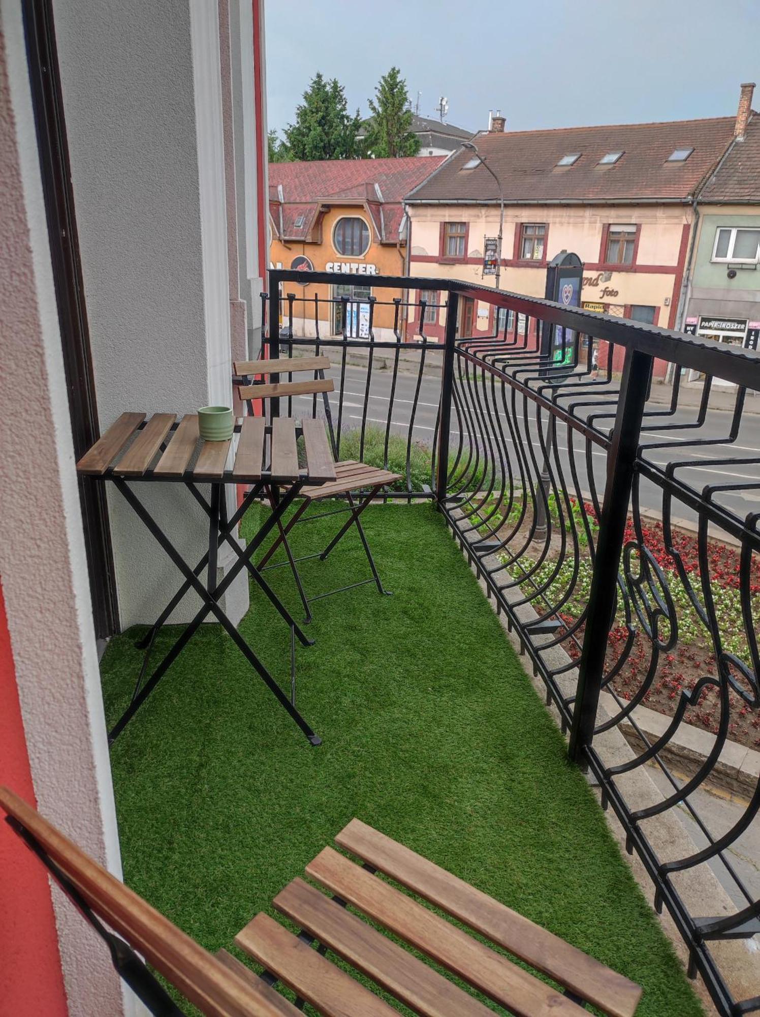 Stafetahaz Apartmanok Vac Ngoại thất bức ảnh
